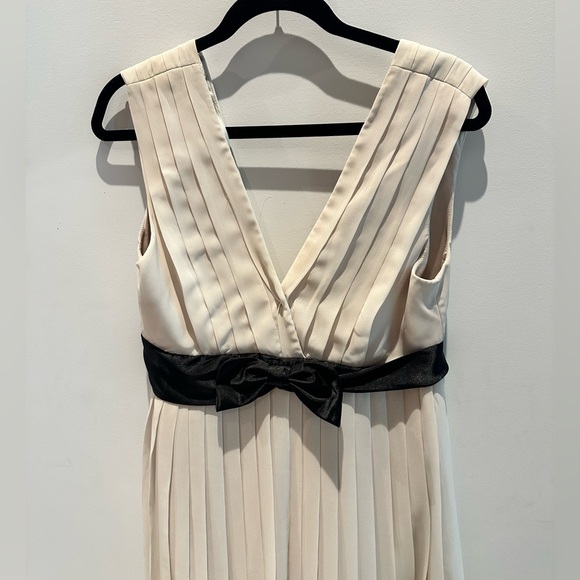 BCBG Cléo & Max beautiful elegant dress cream dress - Picture 4 of 6